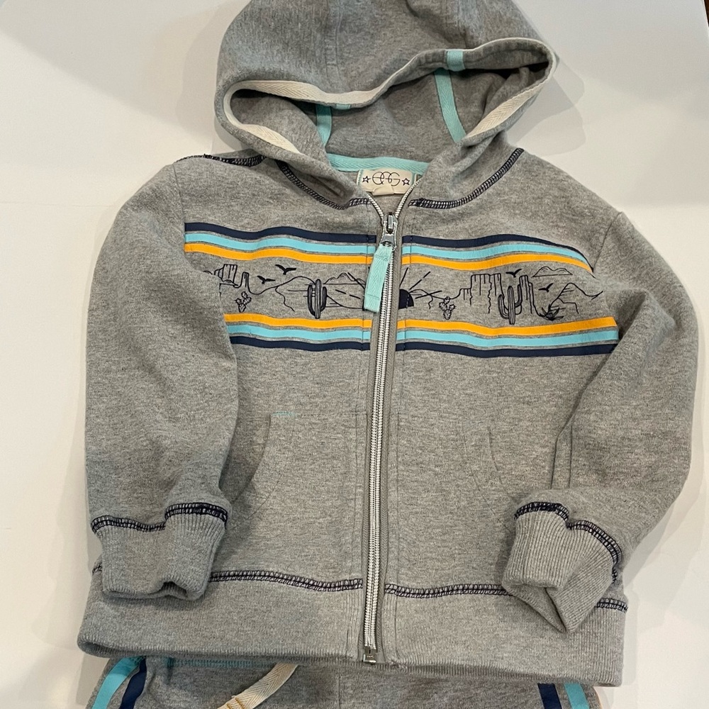 EGG boys zipper hoodie with matching sweat shorts - Size 4T